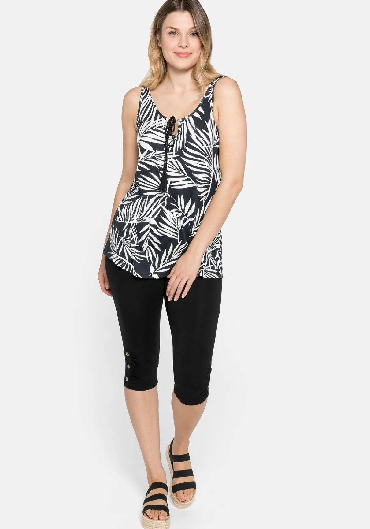 Caprileggings mit Raffung und Deko-Knöpfen am Saum