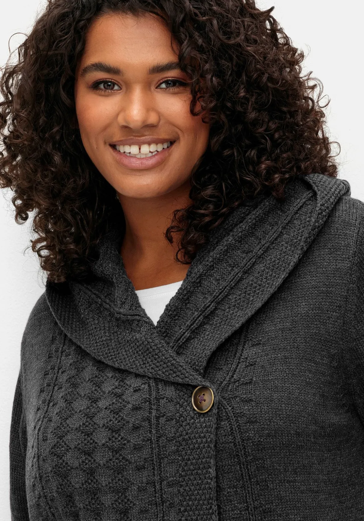 Cardigan mit Kapuze und Knopfverschluss