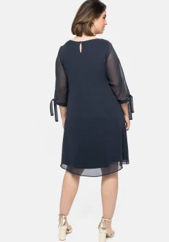 Chiffonkleid im Lagenlook, mit geschlitztem Ärmel