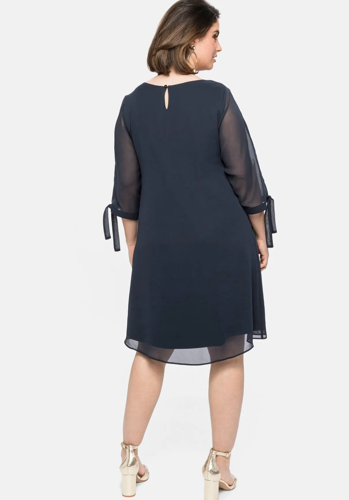 Chiffonkleid im Lagenlook, mit geschlitztem Ärmel