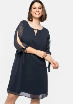 Chiffonkleid im Lagenlook, mit geschlitztem Ärmel