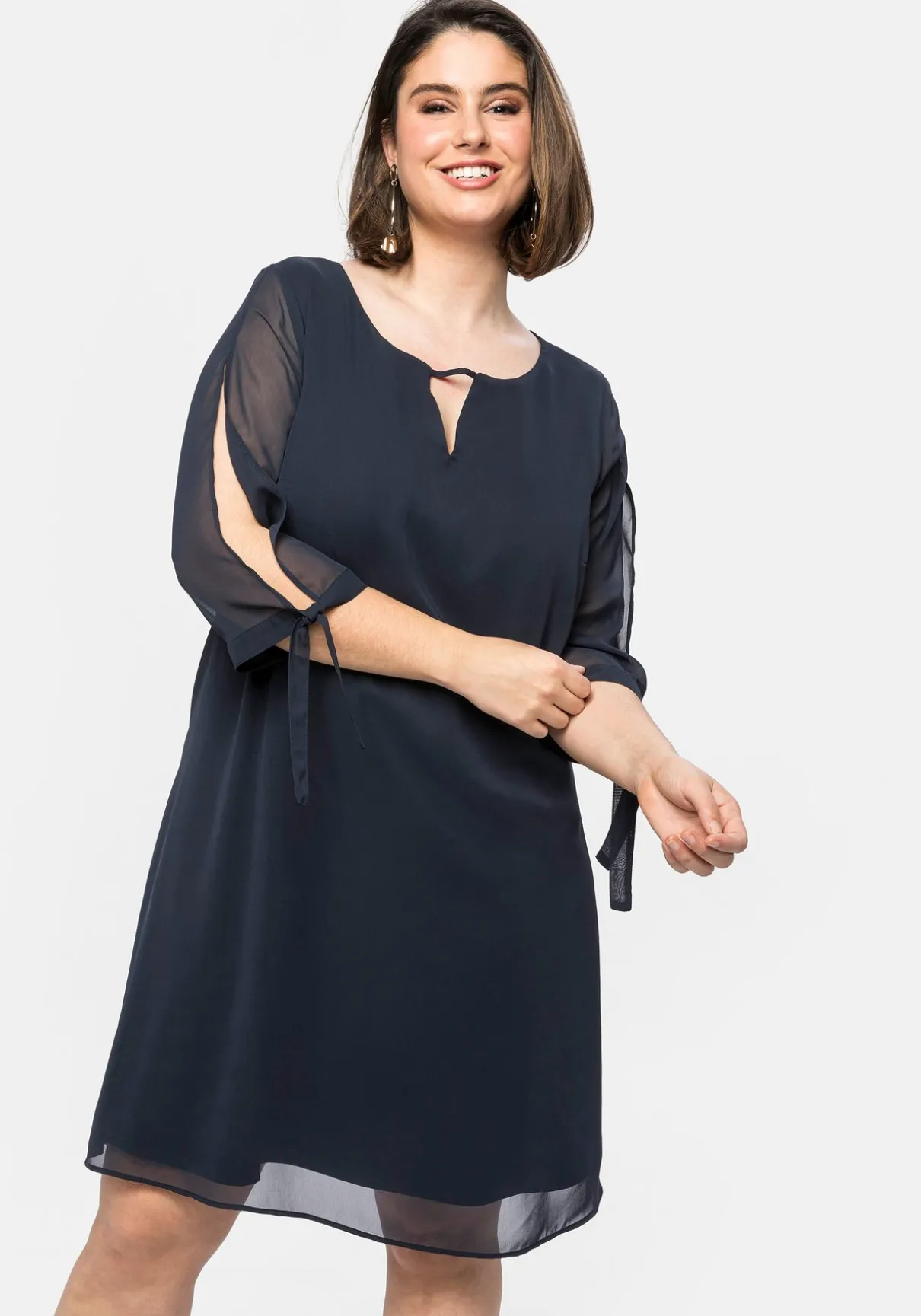 Chiffonkleid im Lagenlook, mit geschlitztem Ärmel