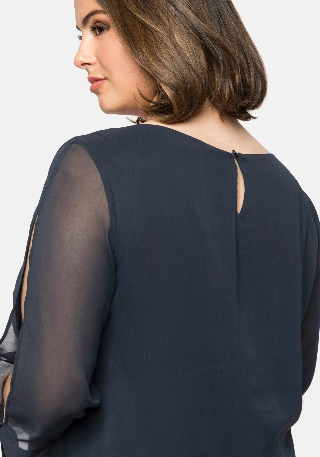 Chiffonkleid im Lagenlook, mit geschlitztem Ärmel