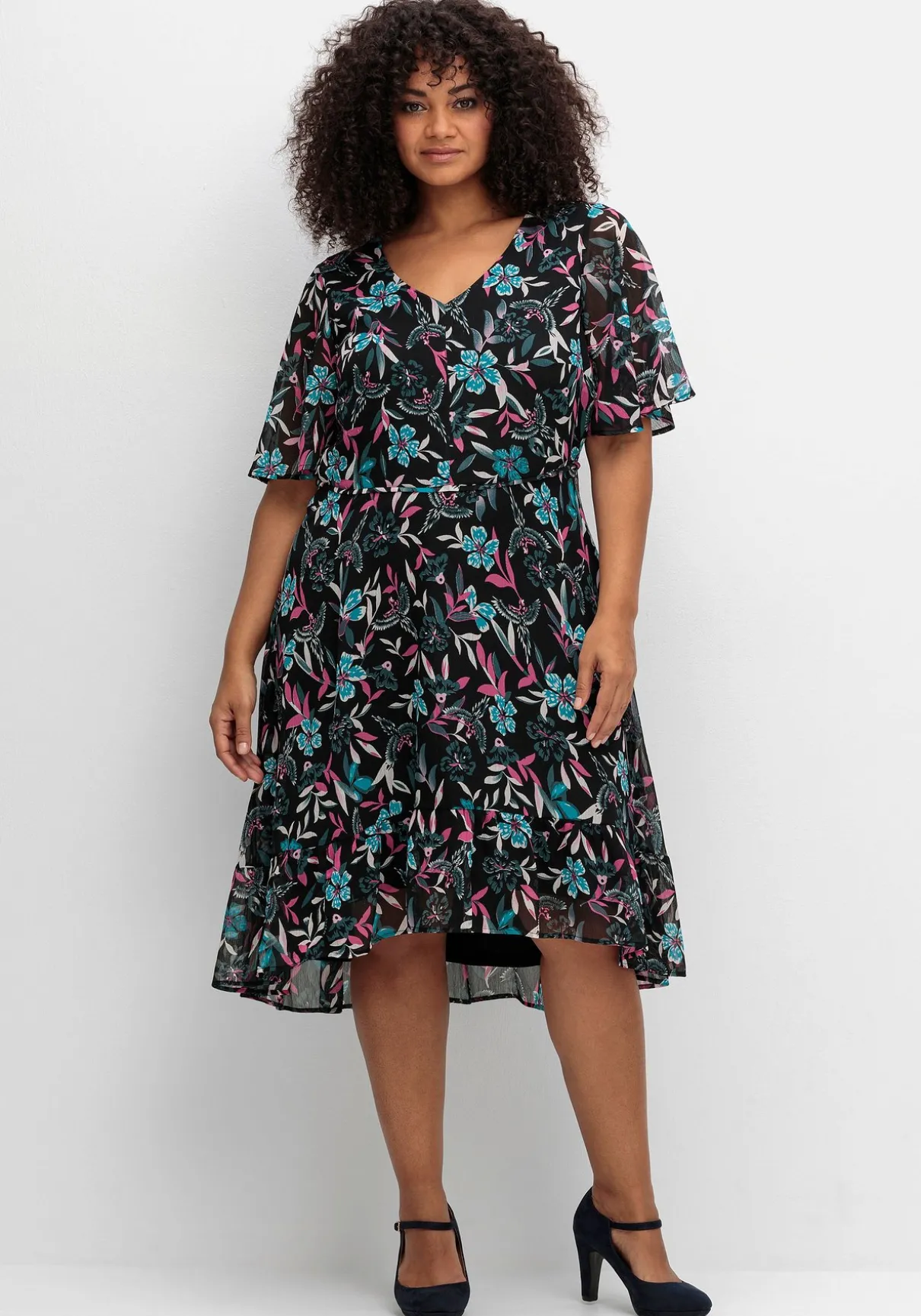 Chiffonkleid mit Blumendruck und Flügelärmeln