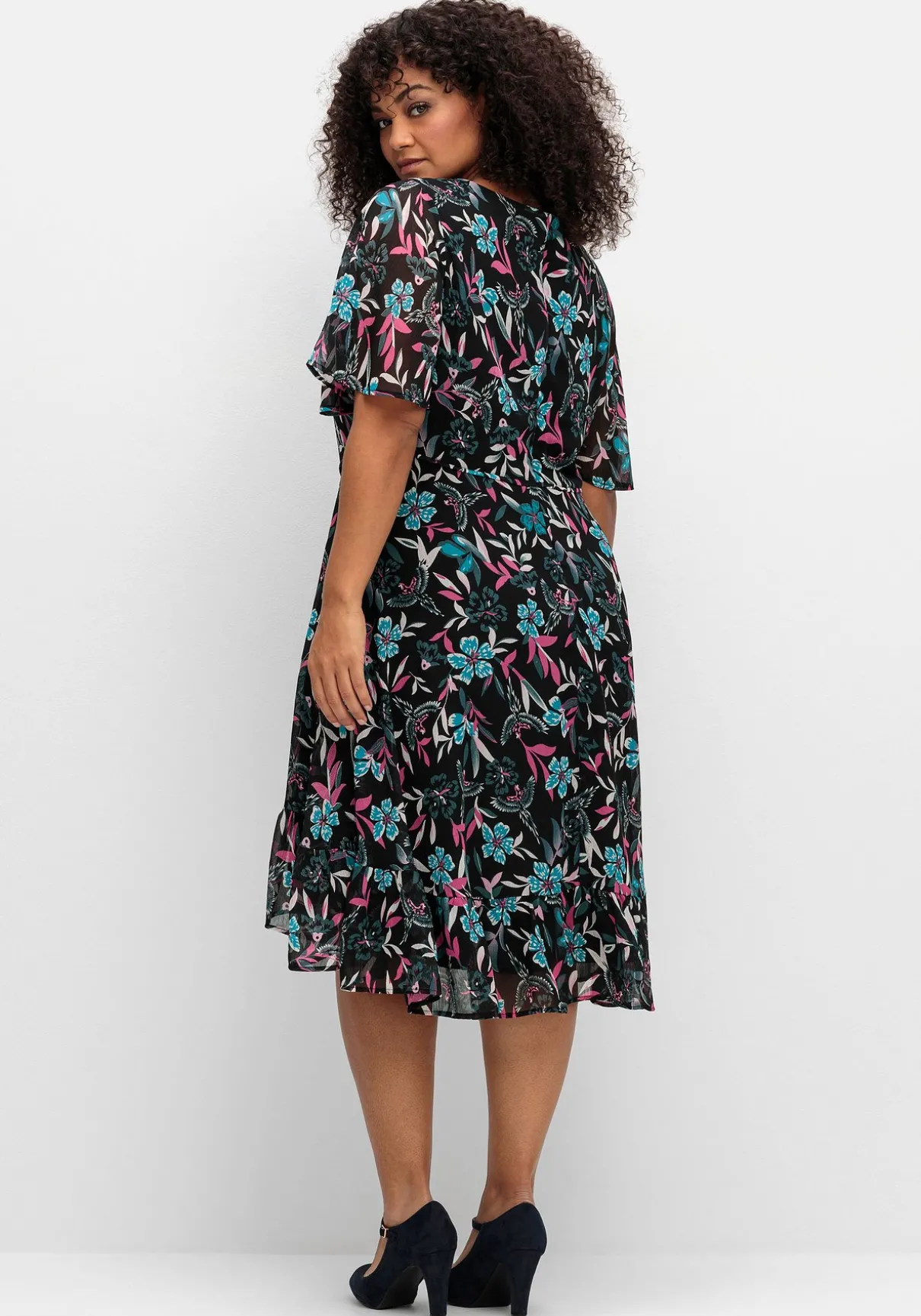 Chiffonkleid mit Blumendruck und Flügelärmeln