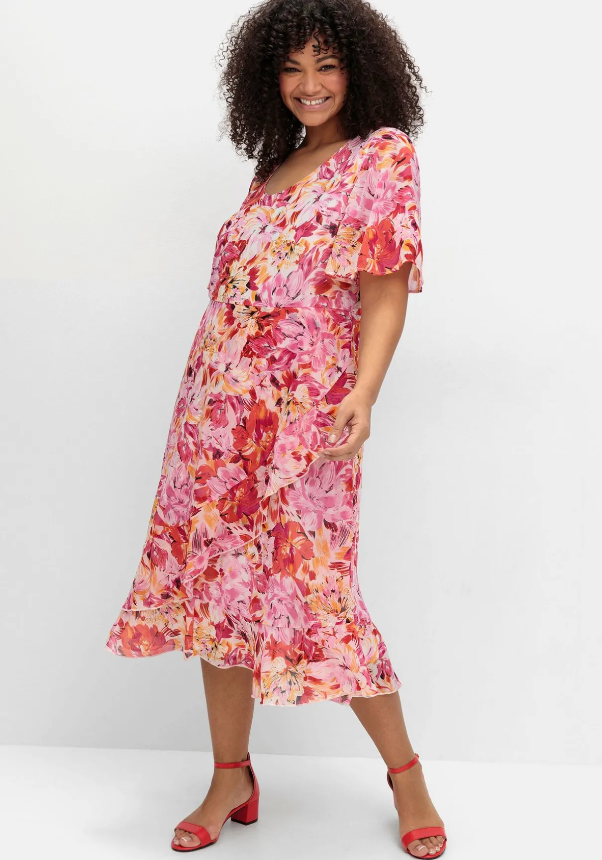 Chiffonkleid mit Blumendruck und Flügelärmeln