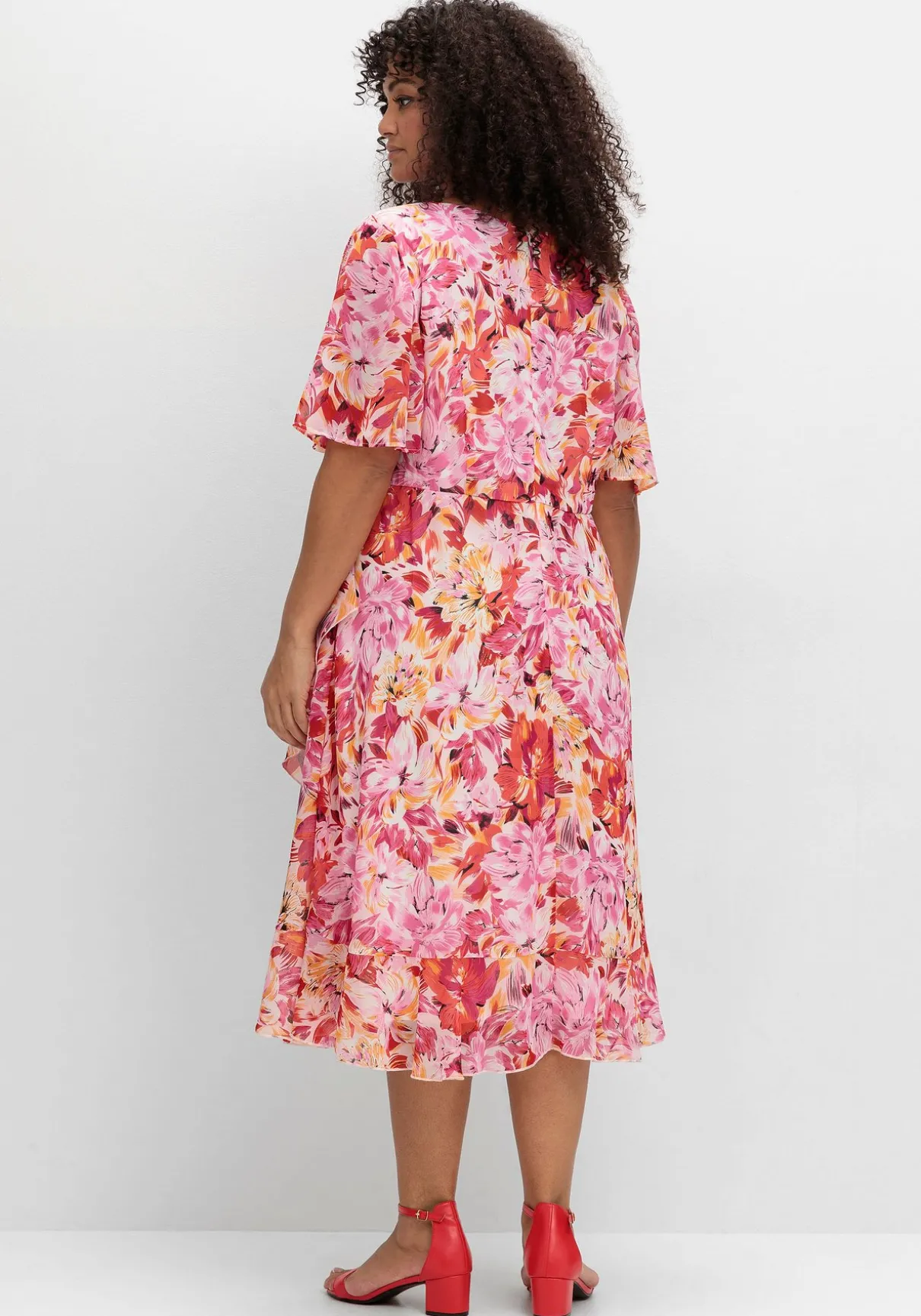 Chiffonkleid mit Blumendruck und Flügelärmeln