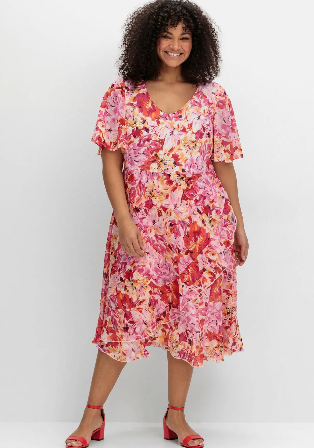 Chiffonkleid mit Blumendruck und Flügelärmeln