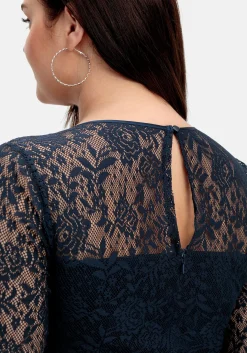 Cocktailkleid aus floraler Spitze