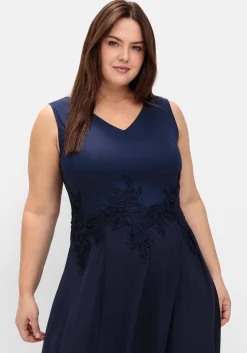 Cocktailkleid im Materialmix, mit floraler Spitze