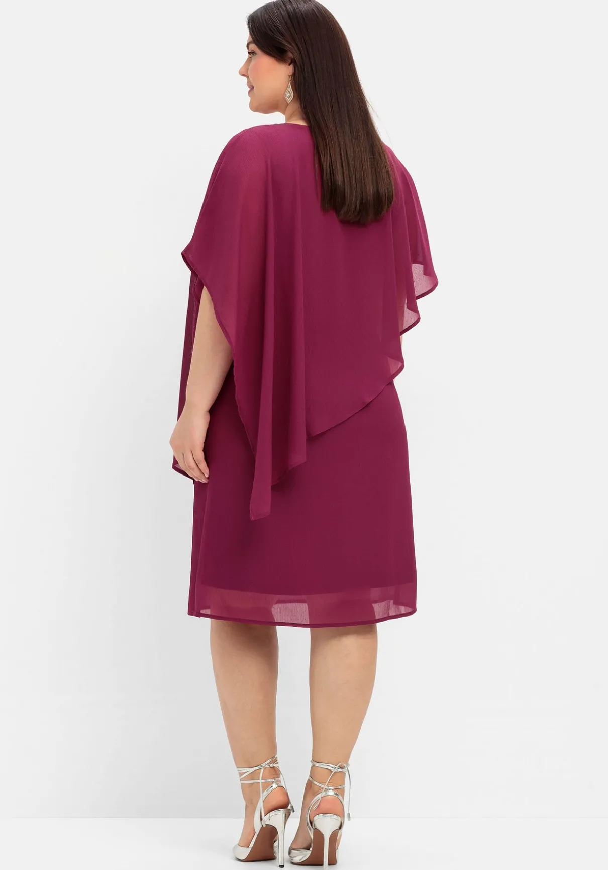 Cocktailkleid mit asymmetrischem Cape, aus Chiffon