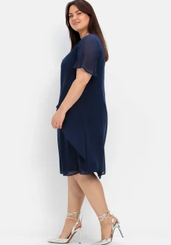 Cocktailkleid mit Spitzen-Einsatz, aus Chiffon