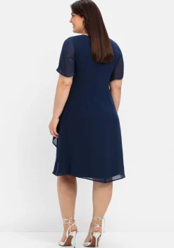 Cocktailkleid mit Spitzen-Einsatz, aus Chiffon