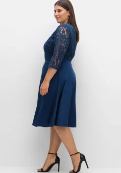 Cocktailkleid mit Zierbortenstickerei am Oberteil