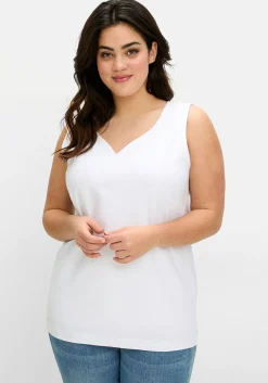 Doppellagiges Top mit Herzausschnitt