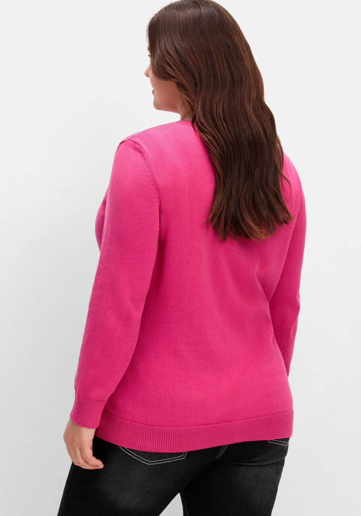 Feinstrickjacke mit Rundhalsausschnitt und Knopfleiste