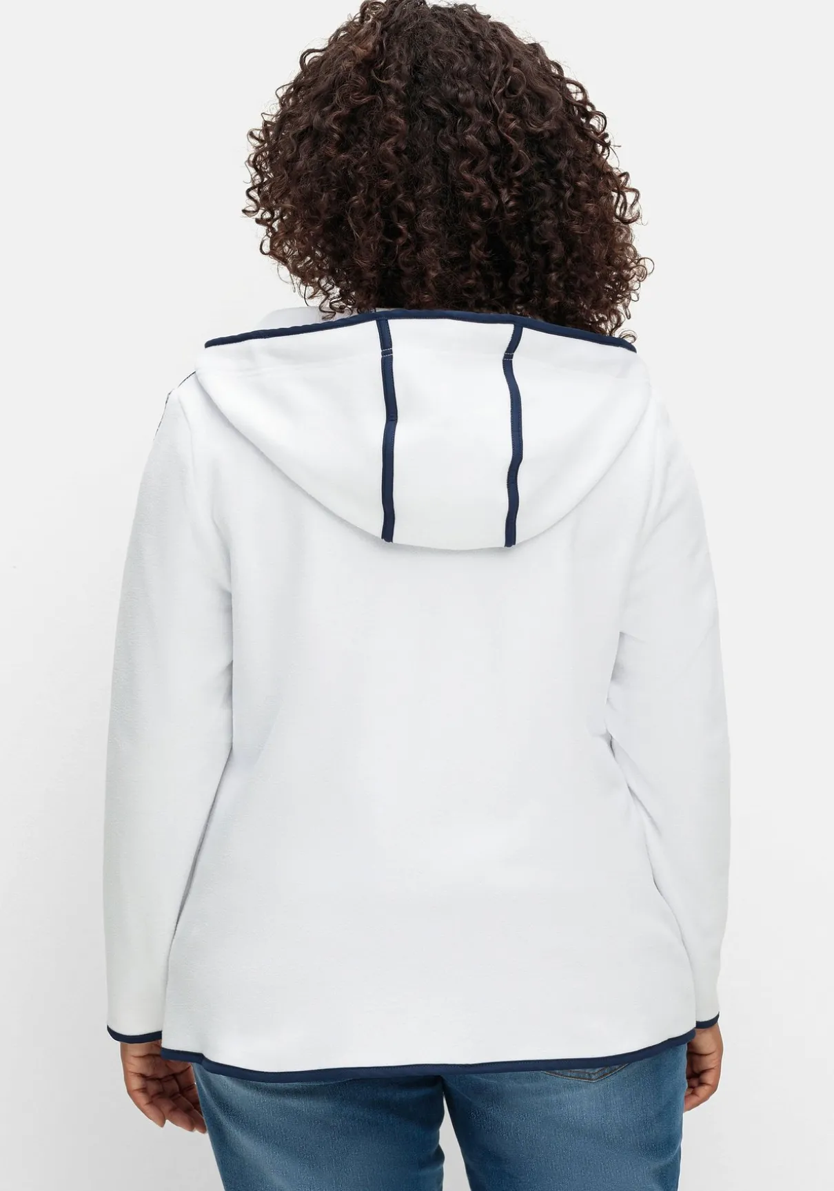 Fleecejacke mit Kapuze und Zierbändern