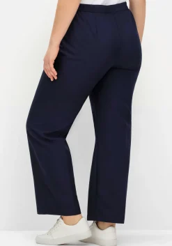 Gerade Hose mit Bügelfalten