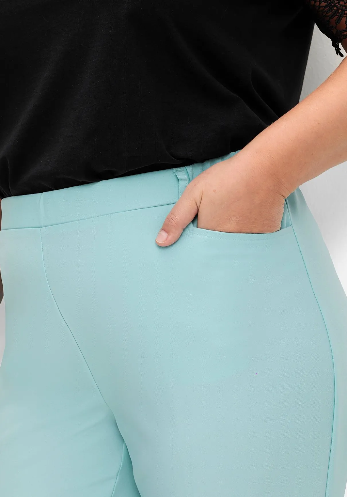 Gerade Hose mit Schlupfbund und Bügelfalten