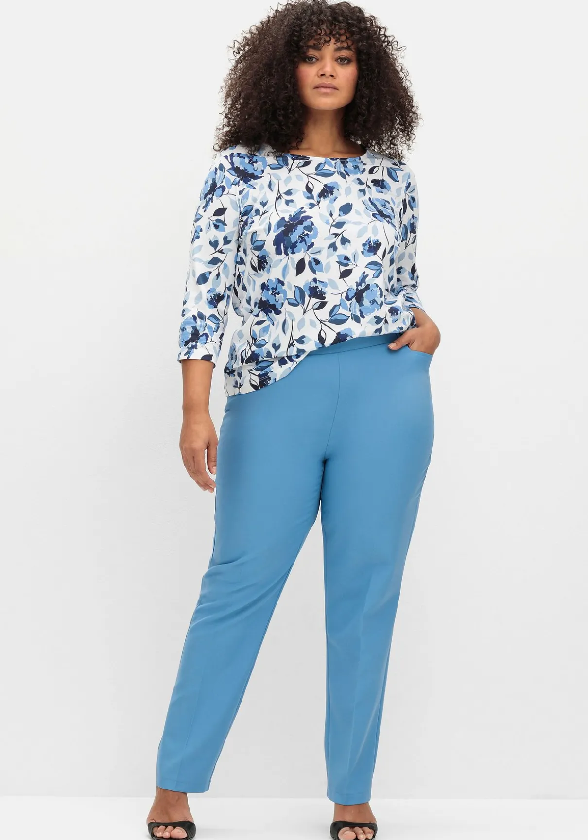 Gerade Hose mit Schlupfbund und Bügelfalten