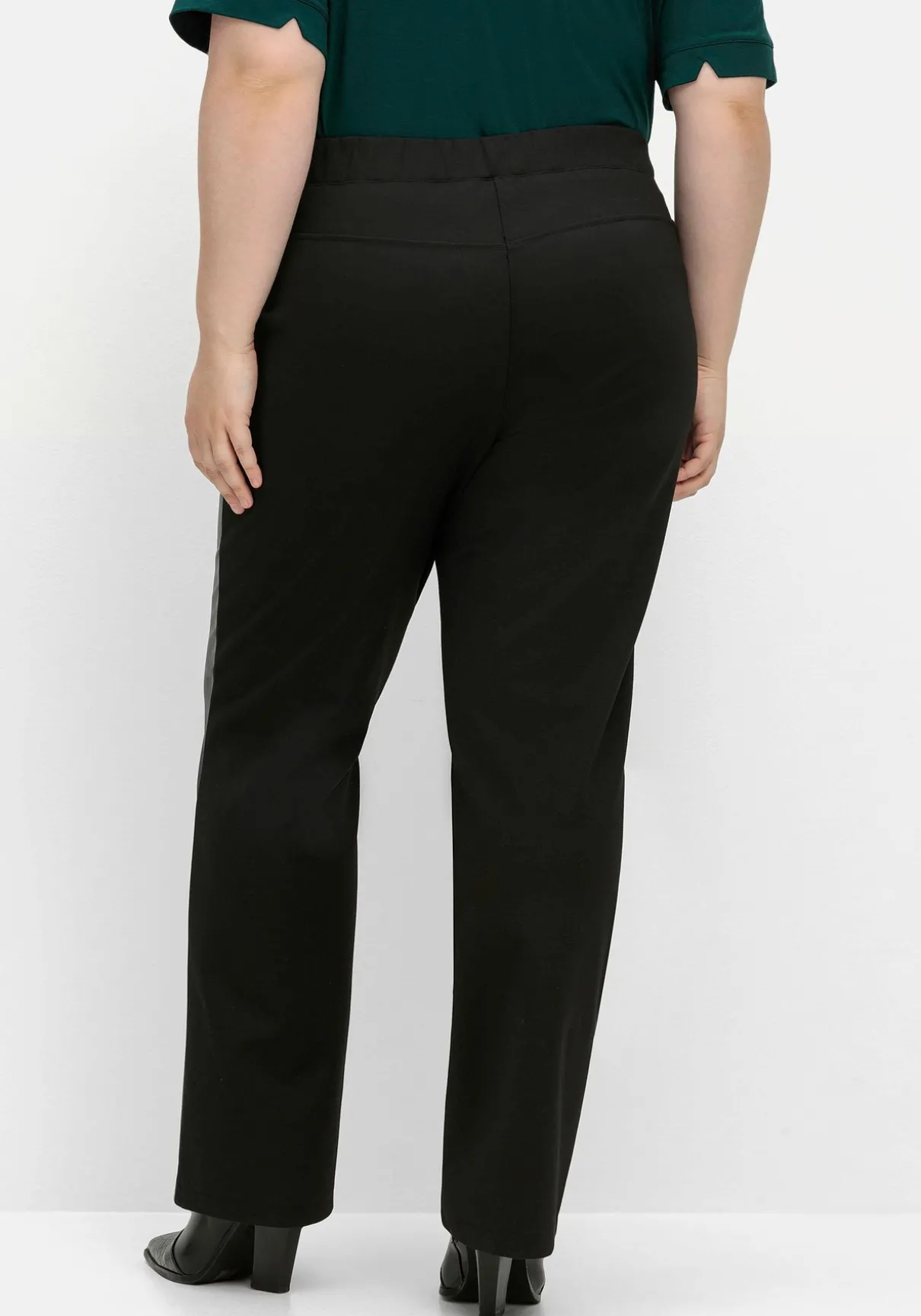 Gerade Hose mit Stretchbund, im Materialmix