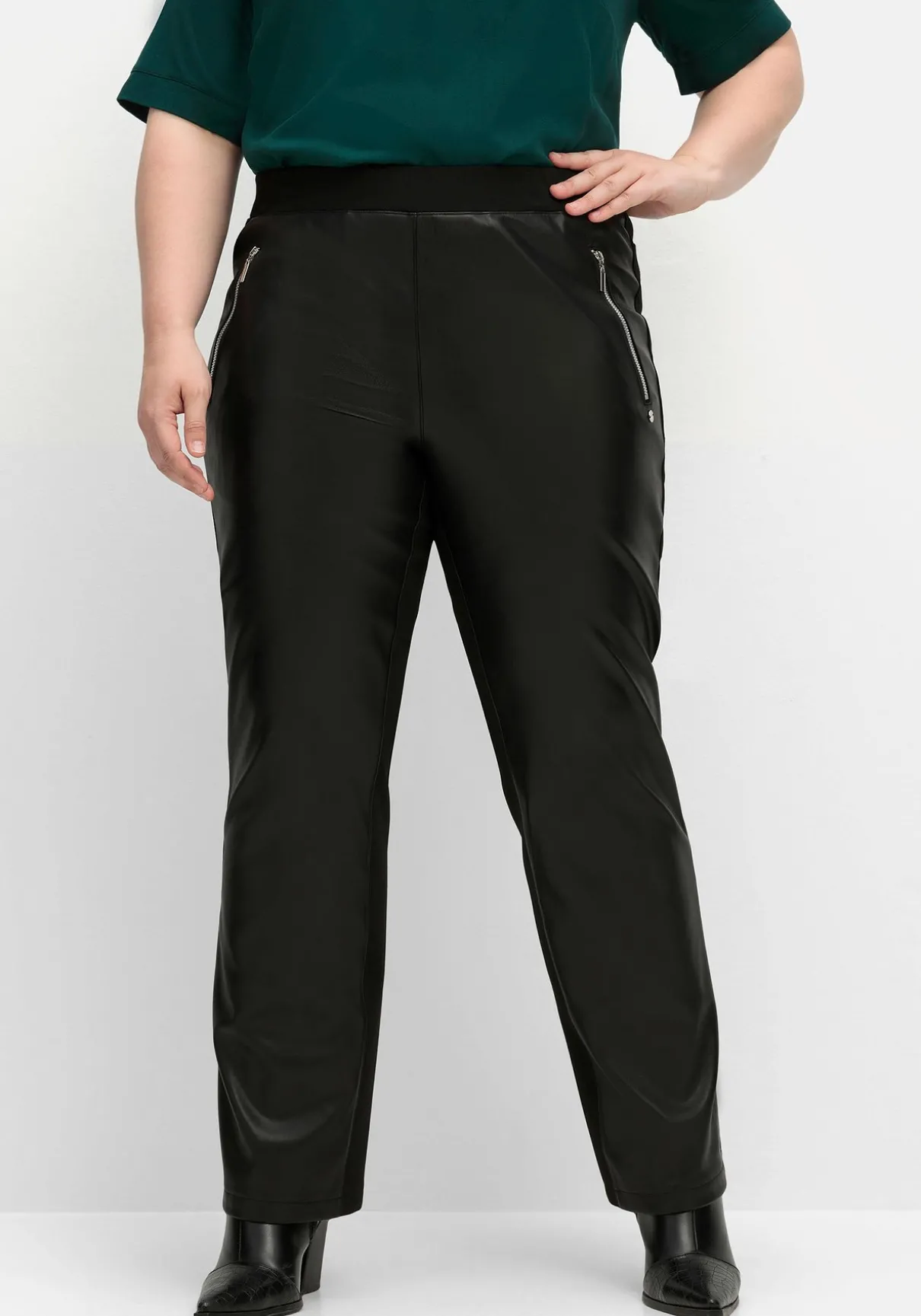 Gerade Hose mit Stretchbund, im Materialmix