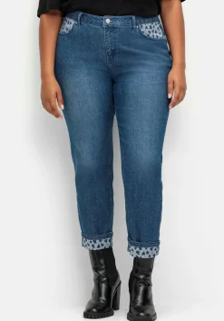 Gerade Jeans in 7/8-Länge, mit Herzchen-Einsätzen