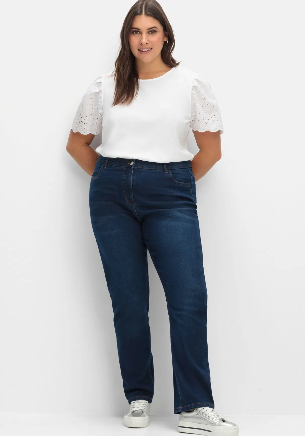 Gerade Jeans mit elastischem High-Waist-Bund