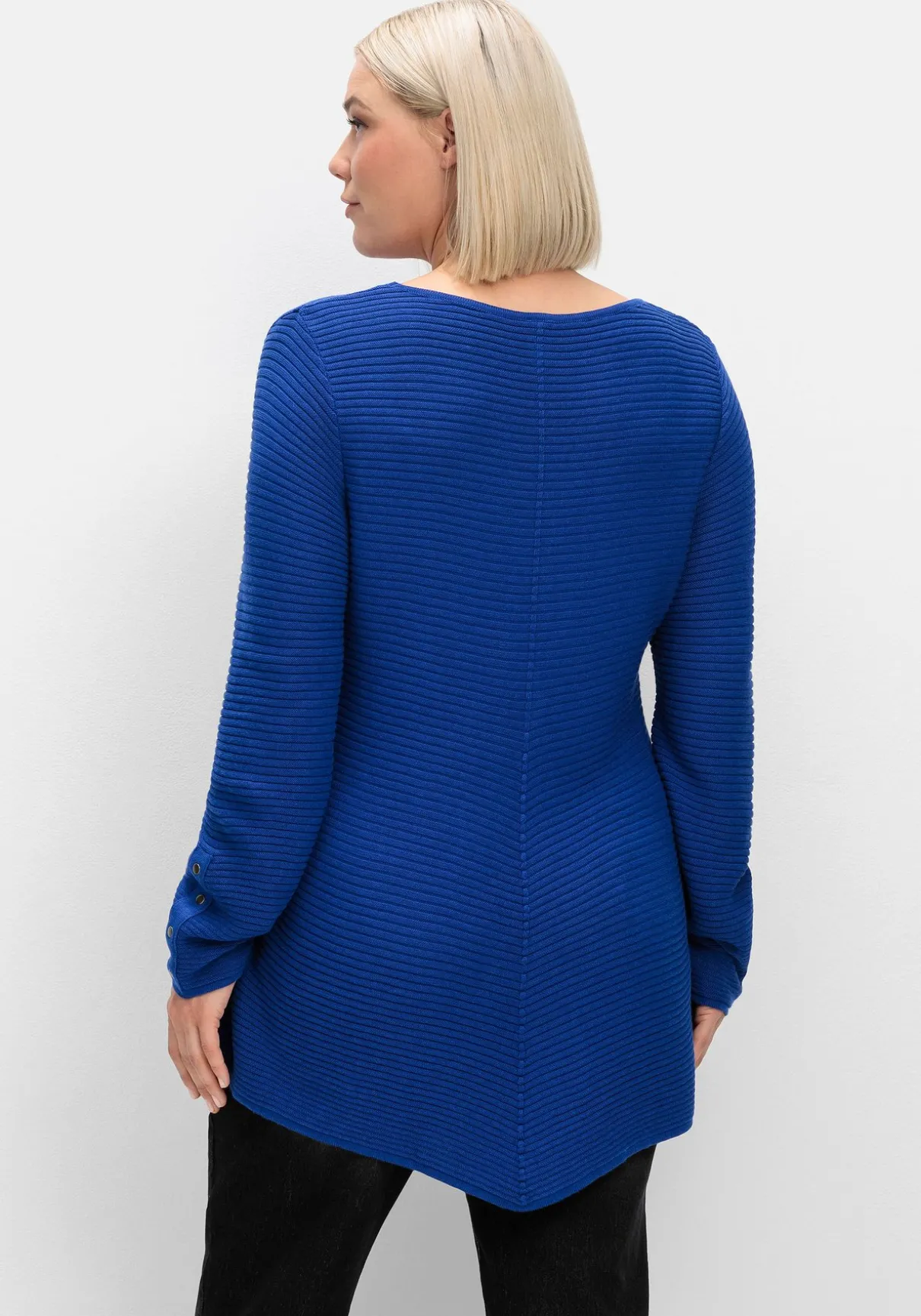 Gerippter Pullover mit spitz zulaufendem Saum