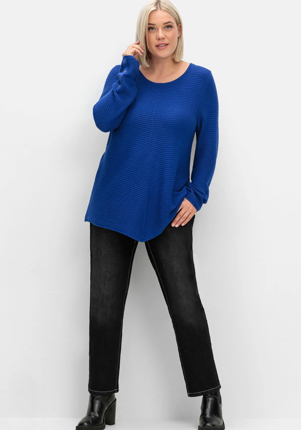 Gerippter Pullover mit spitz zulaufendem Saum