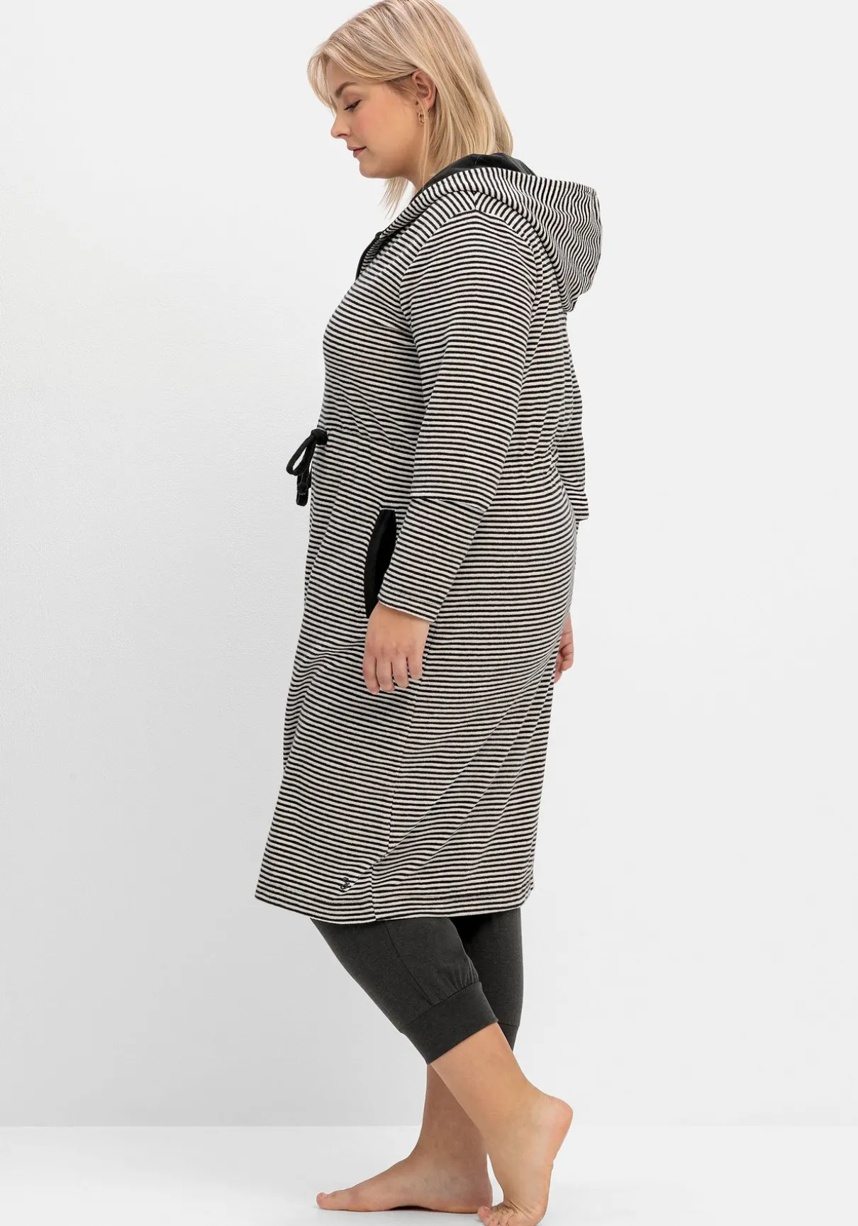 Gestreifter Frottee-Bademantel mit Kapuze