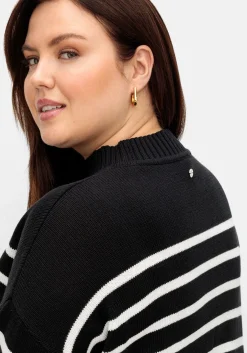 Gestreifter Pullover in A-Linie, mit Seitenschlitzen