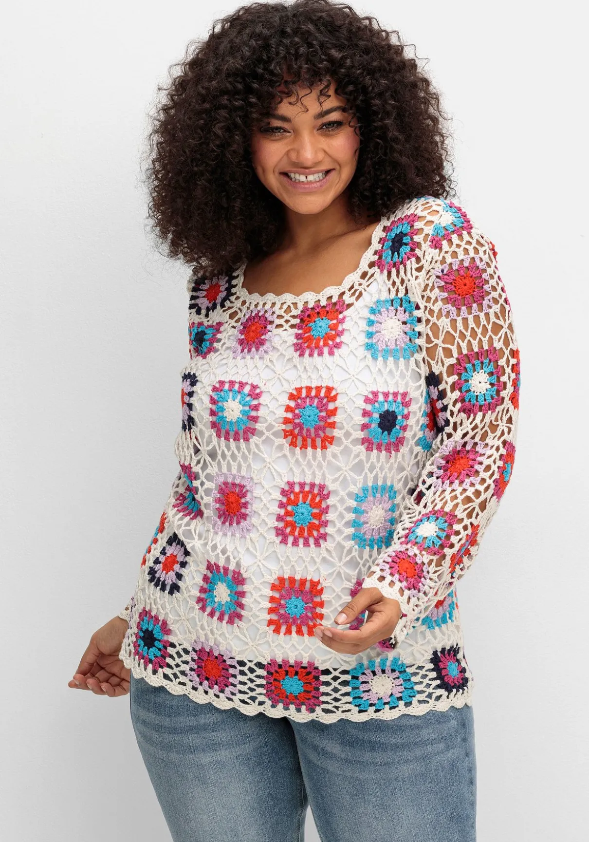 Handgearbeiteter Häkelpullover im Crochet-Muster