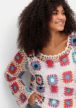 Handgearbeiteter Häkelpullover im Crochet-Muster