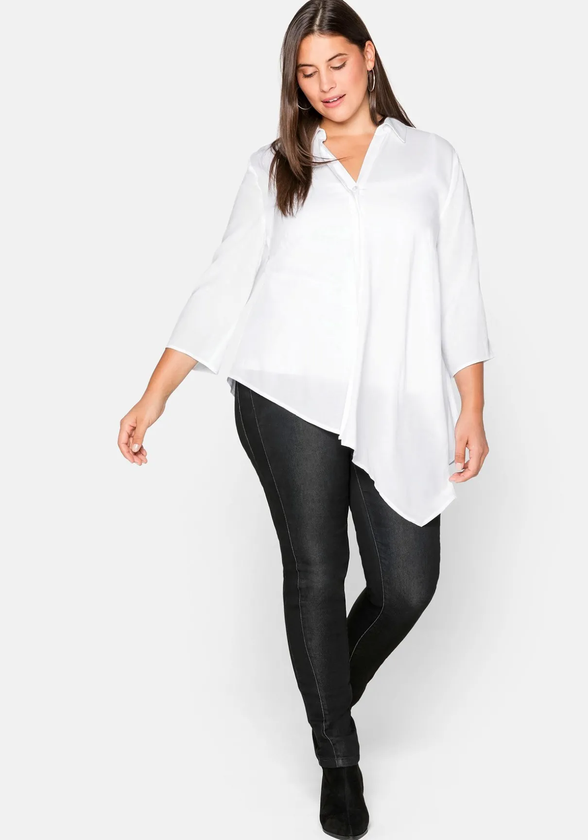 Hemdbluse mit asymmetrischem Saum in Zipfelform