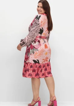 Hemdblusenkleid im Mustermix, mit Volant am Saum