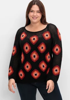 Häkelpullover mit aufgenähten Rhomben