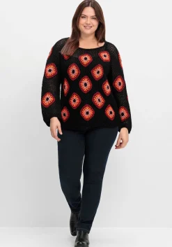 Häkelpullover mit aufgenähten Rhomben