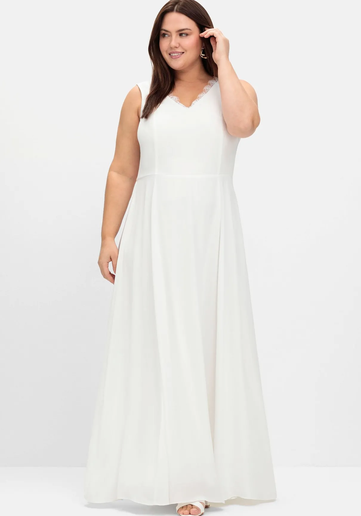 Hochzeitskleid mit floraler Spitze und Chiffon