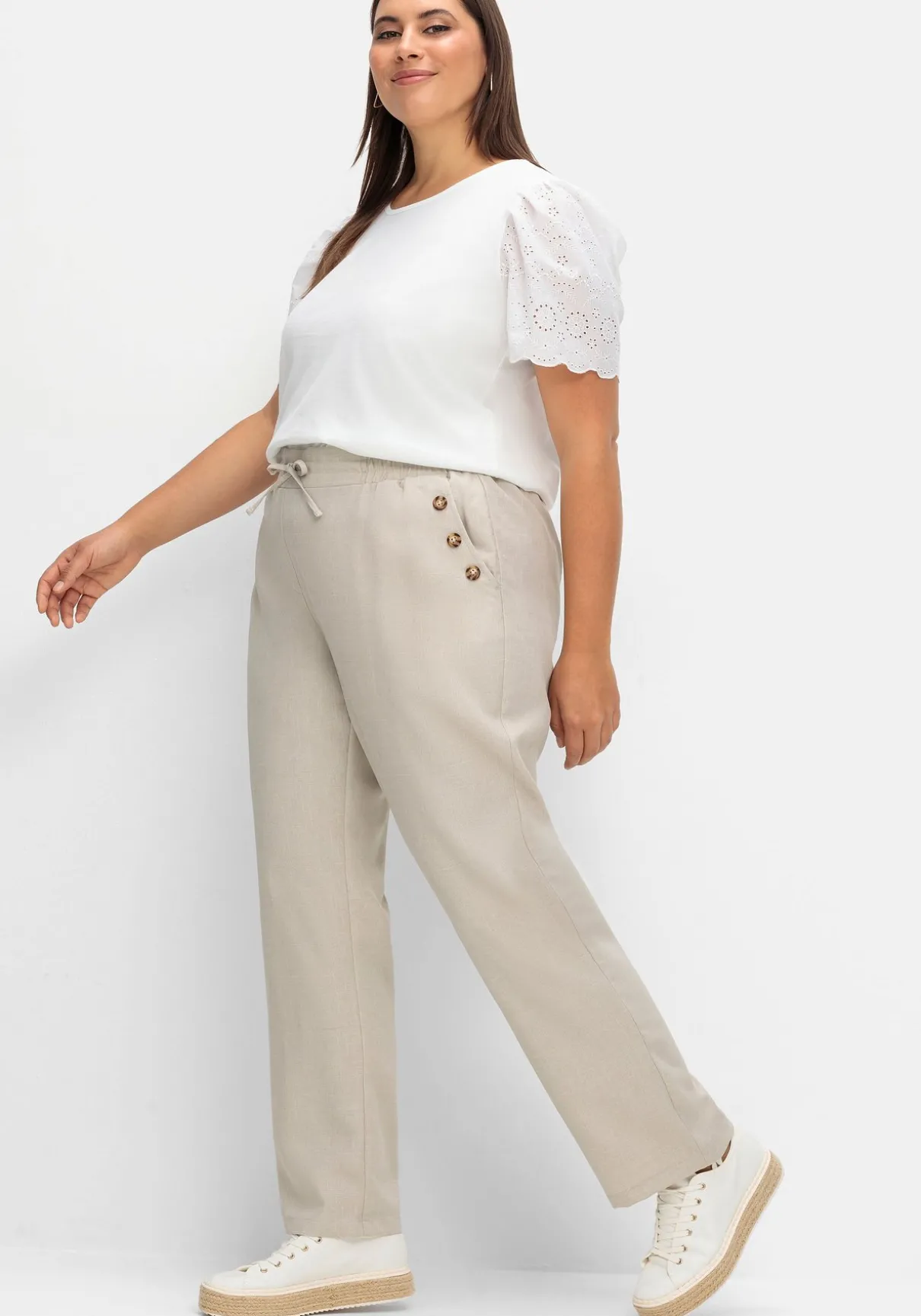 Hose in Leinenoptik mit Dehnbund und Zierknöpfen