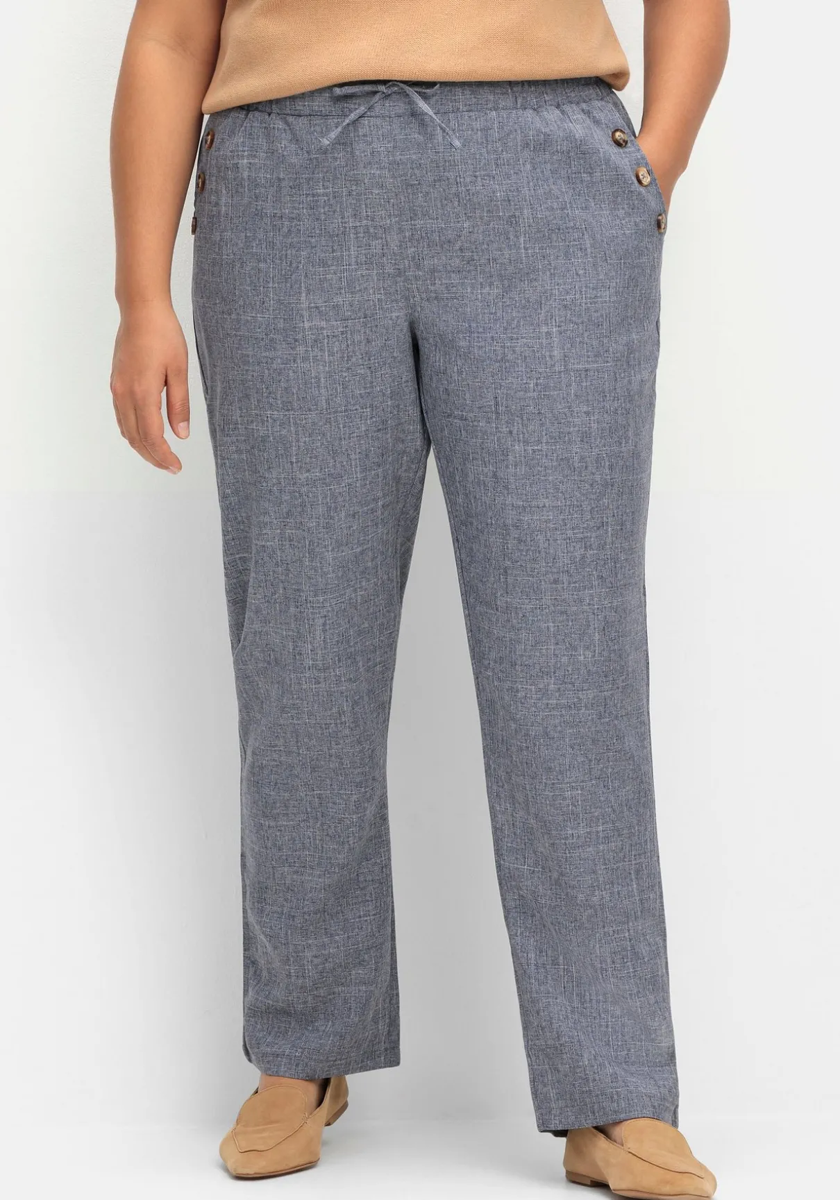 Hose in Leinenoptik mit Dehnbund und Zierknöpfen