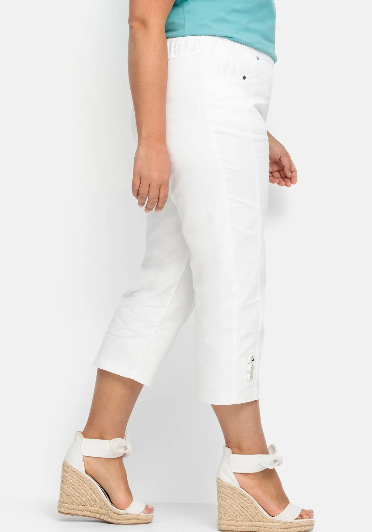 7/8-Jeans mit Zierknöpfen am Saum