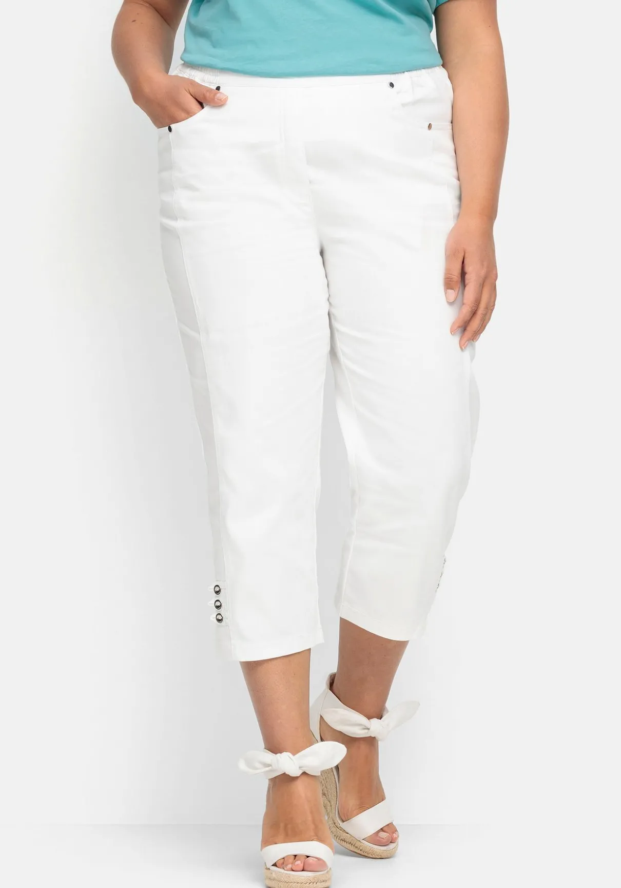 7/8-Jeans mit Zierknöpfen am Saum