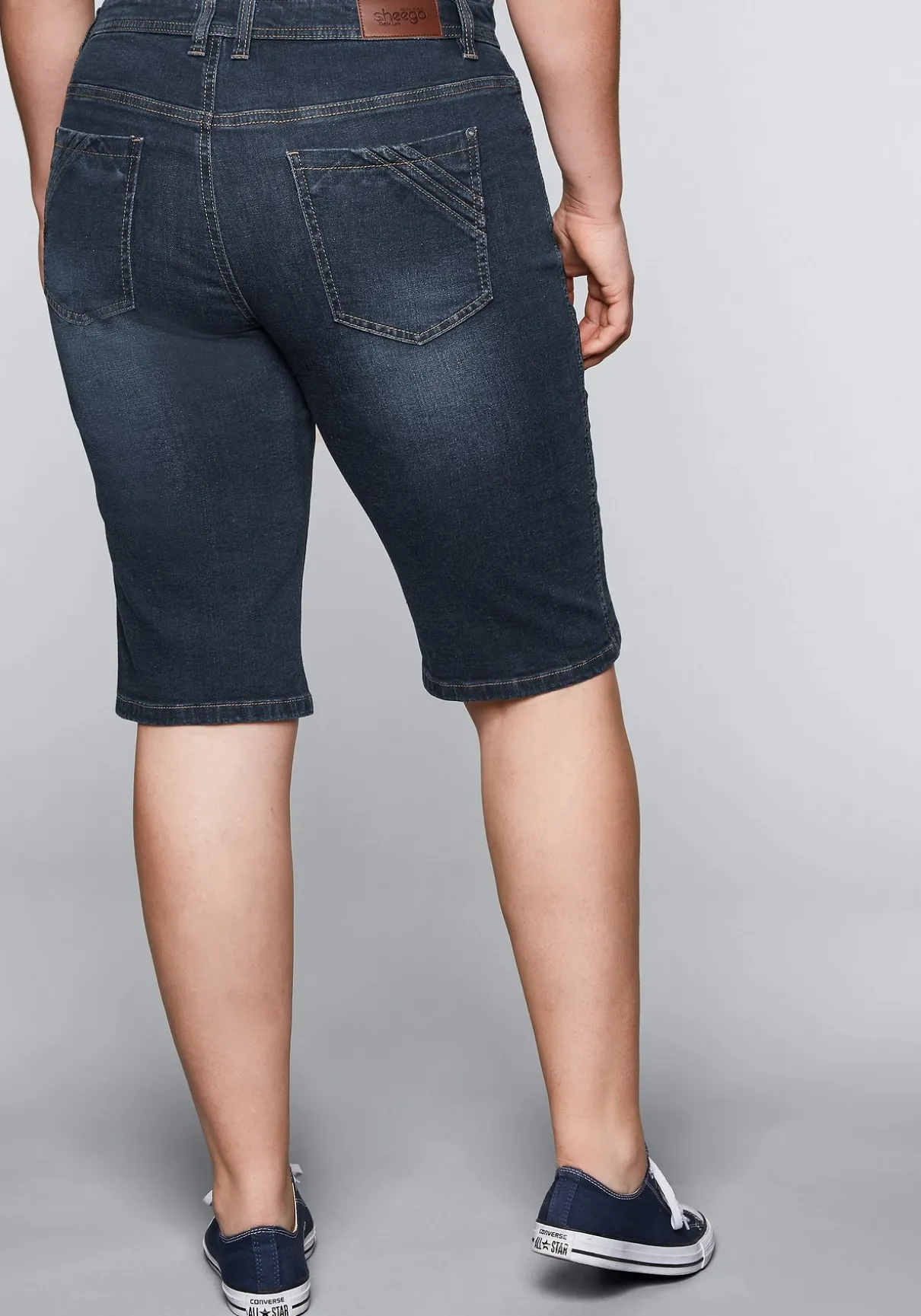 Jeansbermudas mit vorverlegter Seitennaht