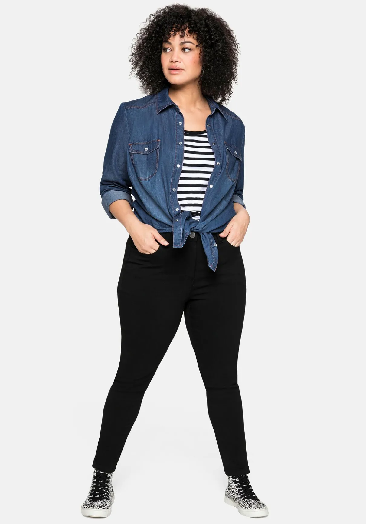 Jeansbluse mit Knopfleiste und Brusttaschen