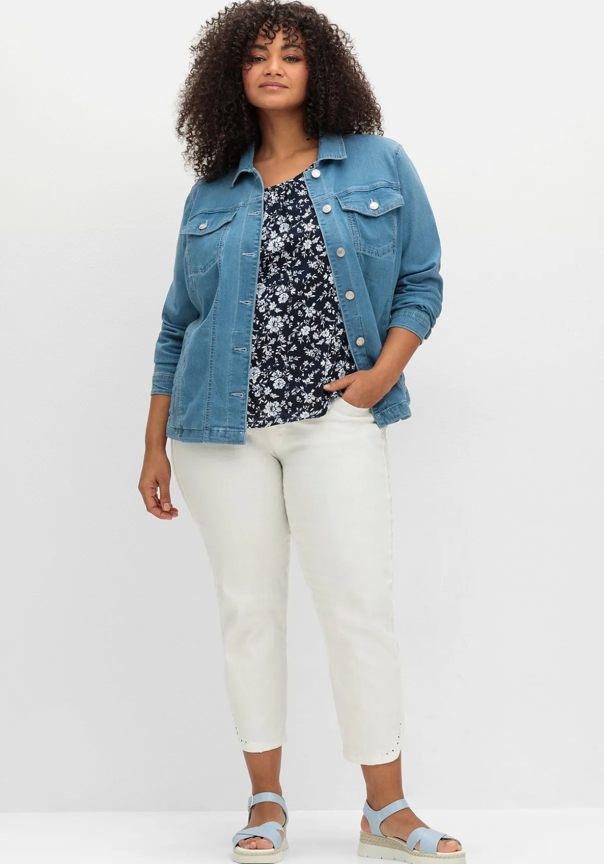 Jeansjacke mit Hemdkragen und Brusttaschen