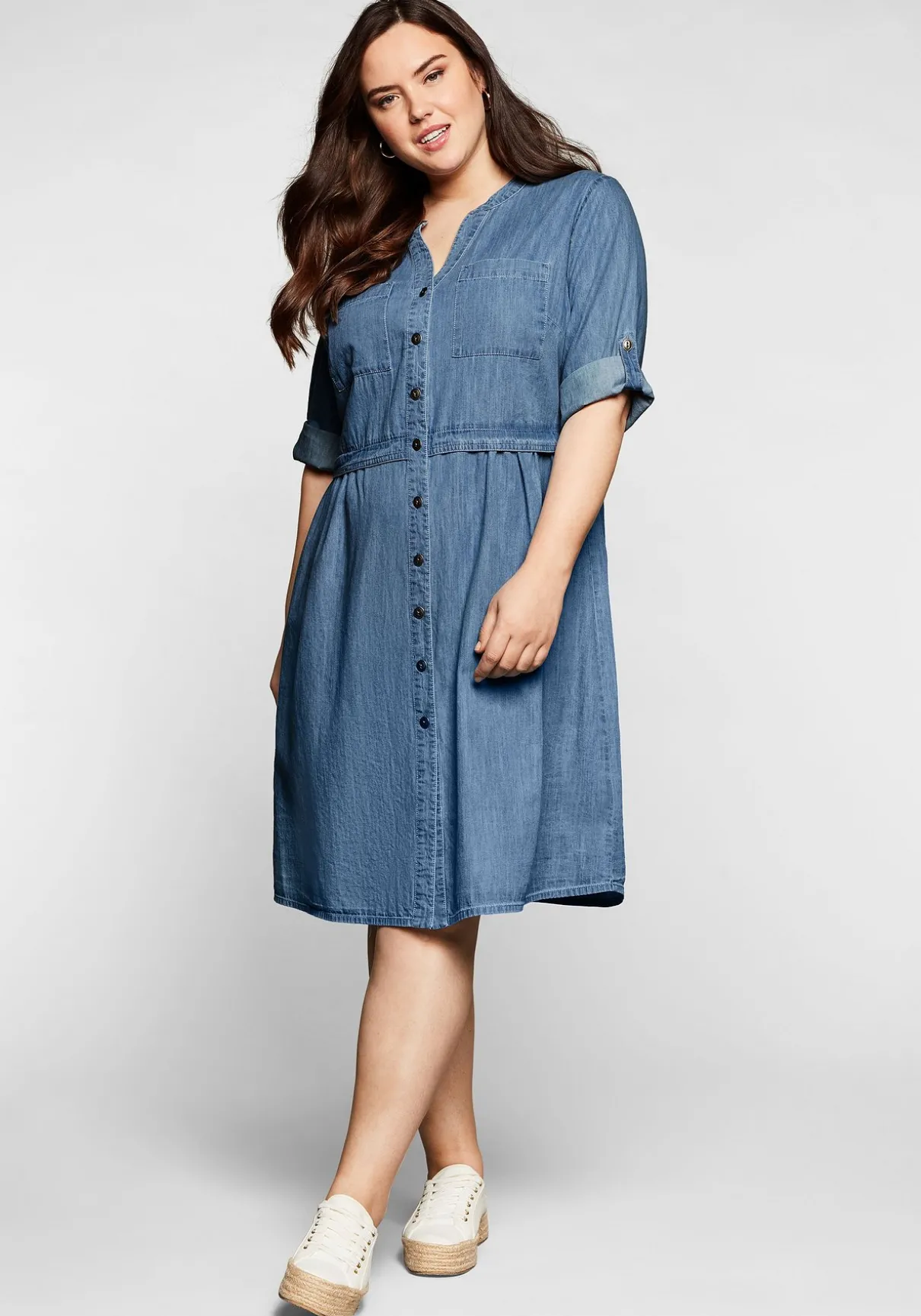 Jeanskleid mit Knopfleiste und hoher Taille