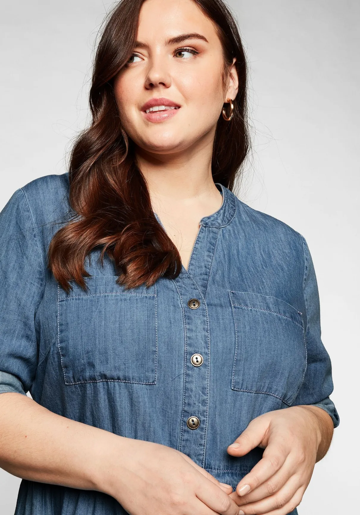 Jeanskleid mit Knopfleiste und hoher Taille