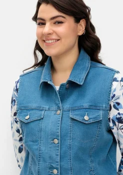 Jeansweste in leicht taillierter Form