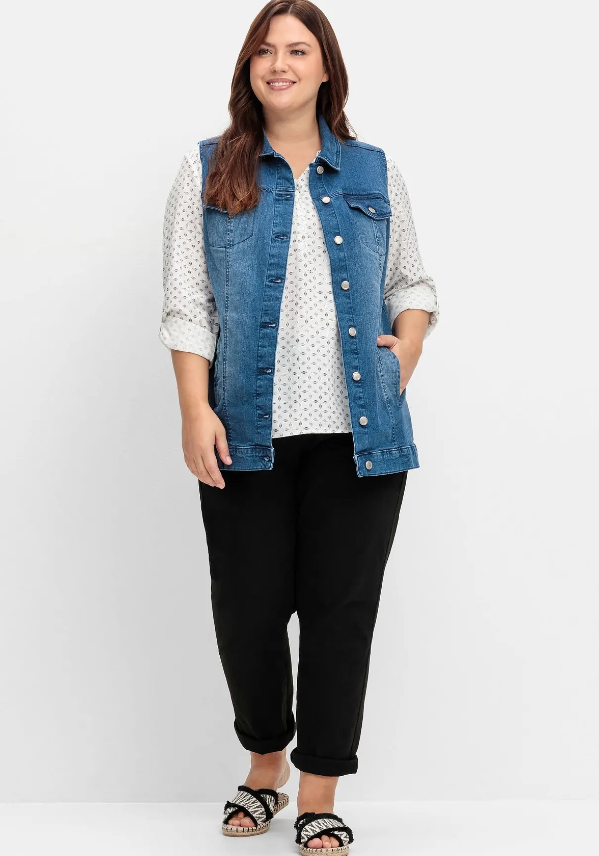 Jeansweste in leicht taillierter Form